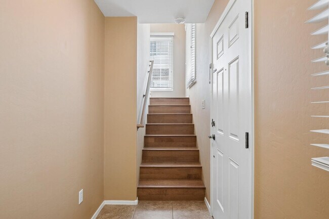 Building Photo - 1319 S Sabino Dr