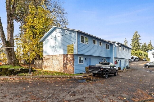 Building Photo - Powell Butte Townhomes