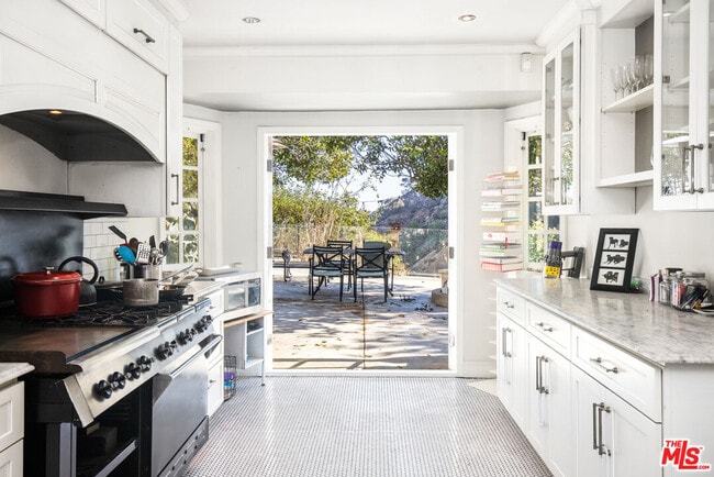 Building Photo - 2200 Outpost Dr