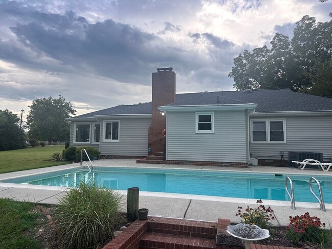 Building Photo - Call Amanda Tate at 757-289-6810 for more ...