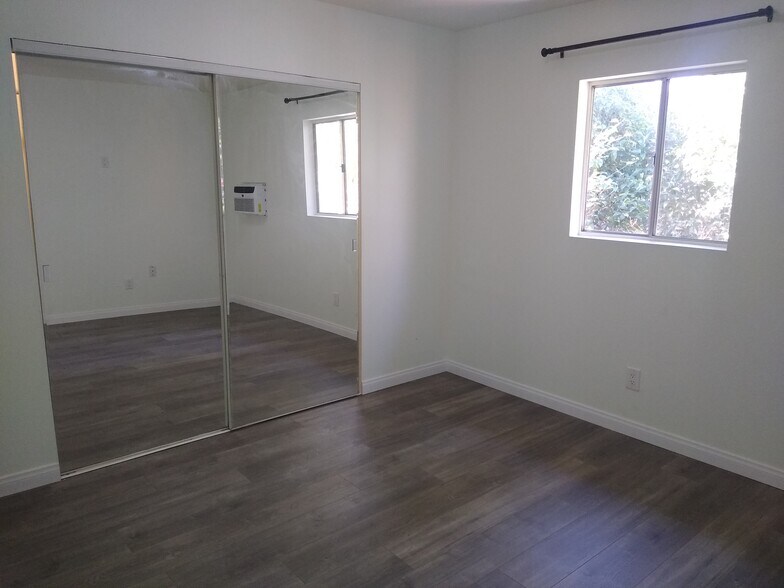 Building Photo - 200 Mooney Dr
