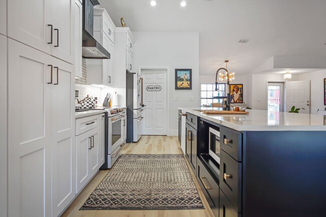 Building Photo - Ranch on 6 Acres