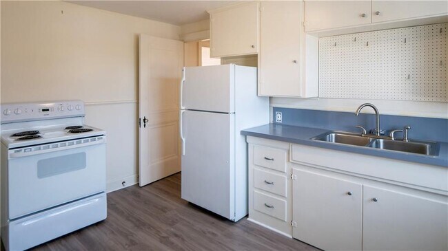 Building Photo - 118 Ruggles Ave