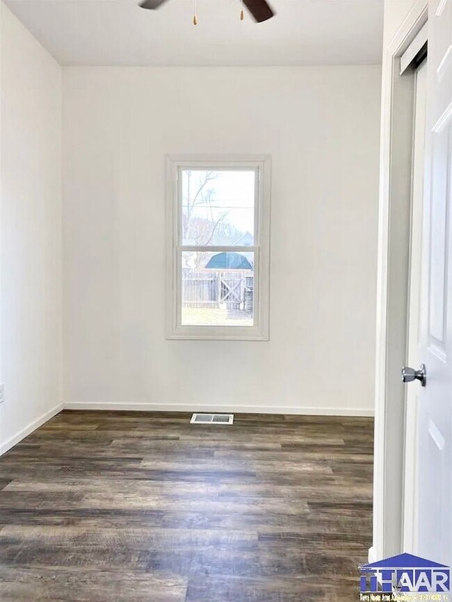 Building Photo - Charming North Side 2BR Home – Updated & M...