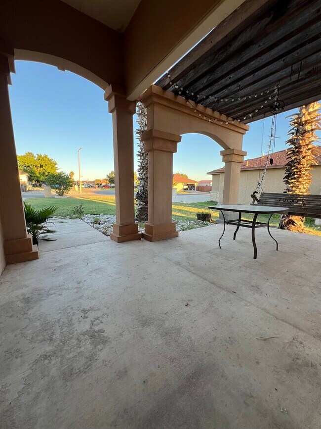 Building Photo - 373 Lenora Ave