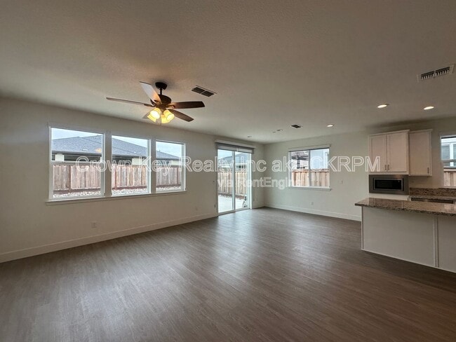 Building Photo - 657 Heathridge St