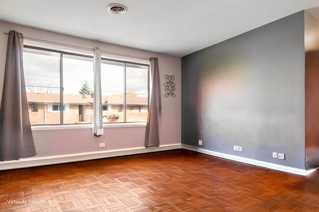 Building Photo - 310 George St