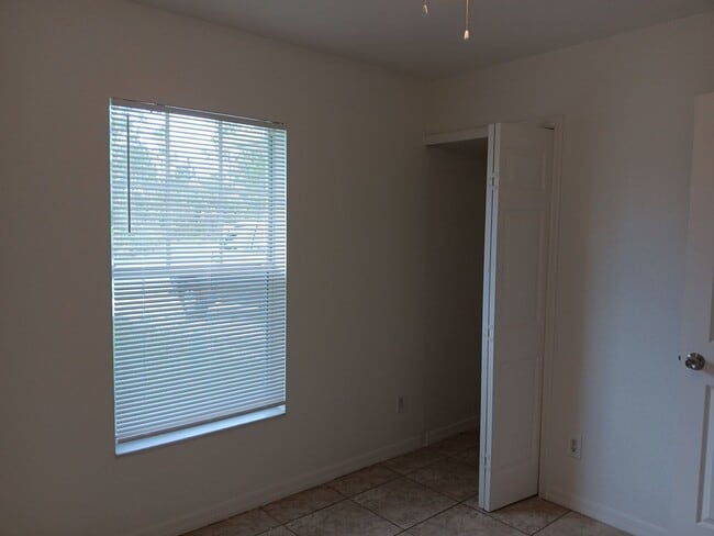 Building Photo - 3 BED 2 BATH DUPLEX FOR RENT