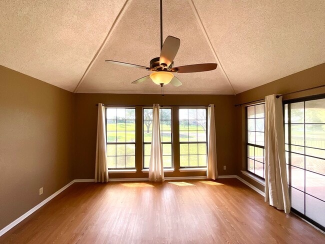 Building Photo - 7326 Putter Ln