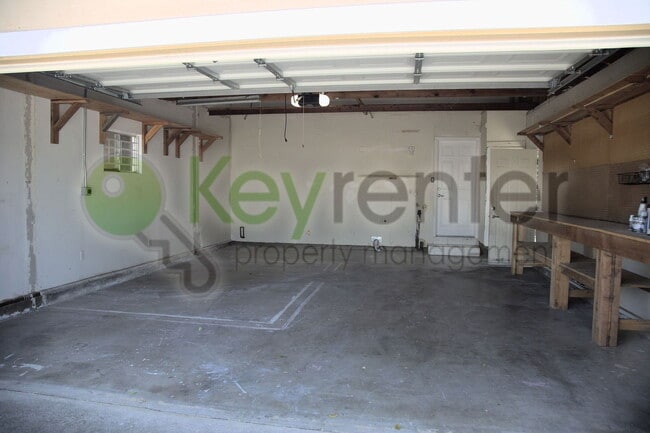Building Photo - 9024 Alderson Ave
