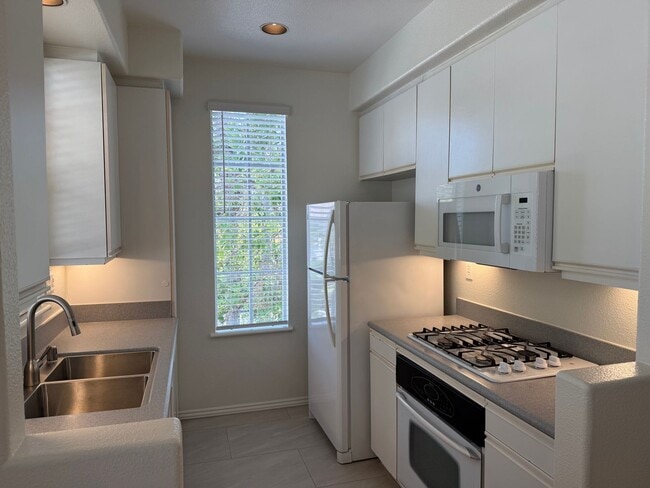 Building Photo - 3601 Bernwood Pl