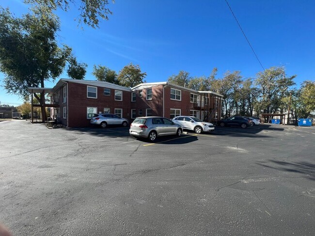 Building Photo - 370 W 800 N
