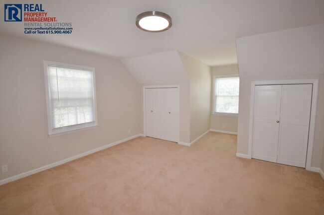 Building Photo - 2107 Londonderry Dr