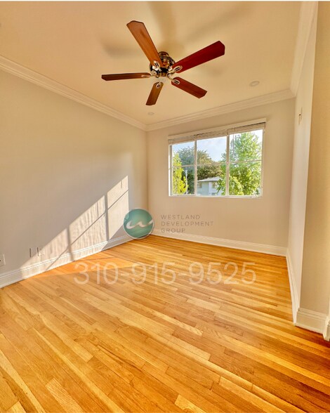 Building Photo - 3166 S Barrington Ave