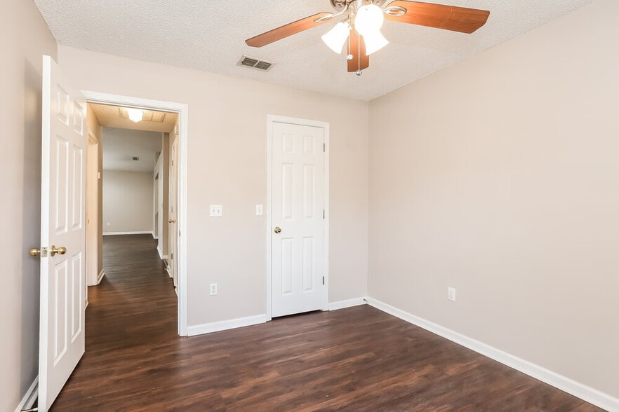 Building Photo - 3410 Guernsey Ct