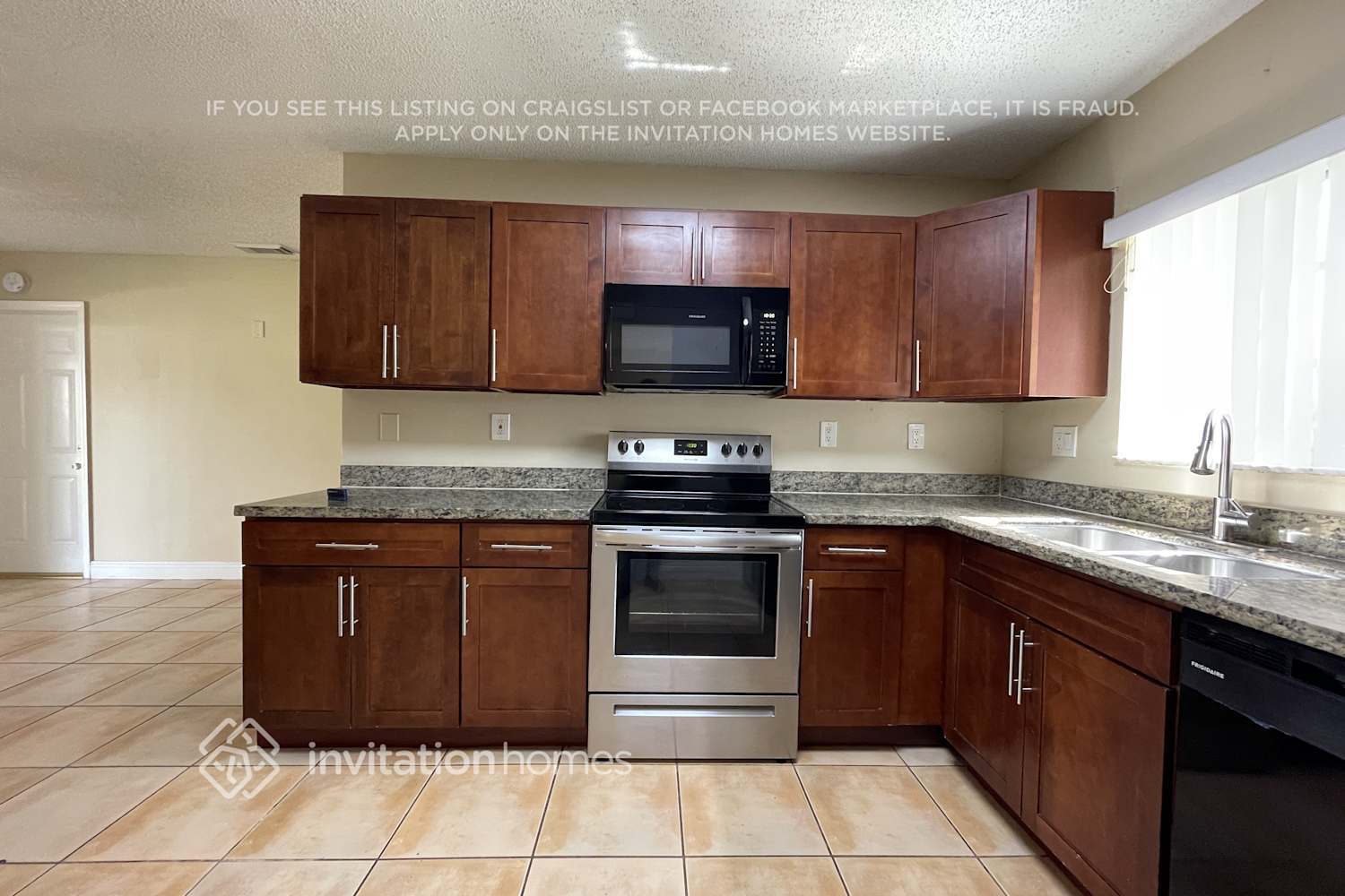 Building Photo - 18118 SW 154 Ct