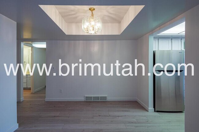 Building Photo - 5761 S Waterbury Cir