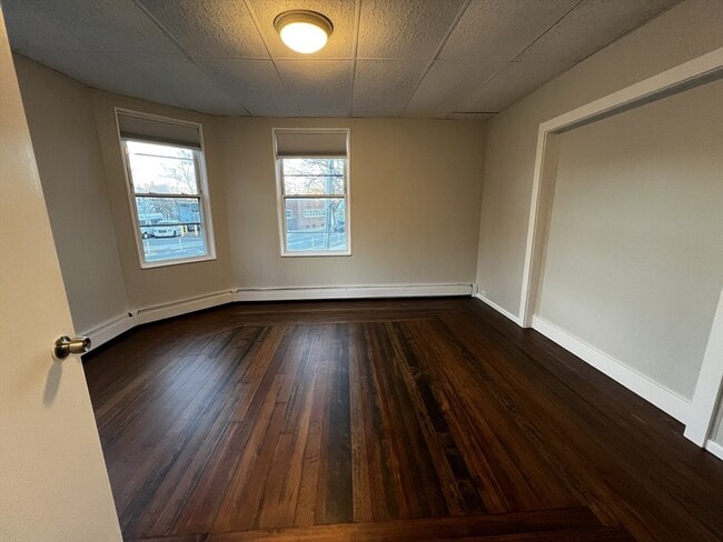 Building Photo - 158 Holland St