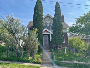 Building Photo - Beautiful 4 Bedroom Home - Free August Rent!!