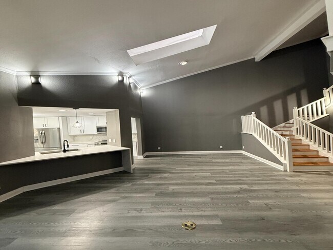 Building Photo - 9400 Doliver Dr