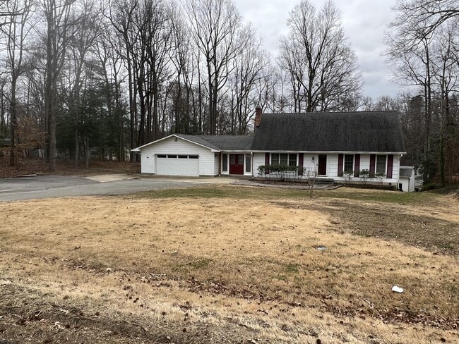 Primary Photo - 5747 Oakcrest Dr