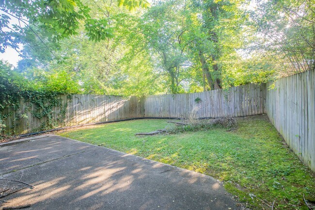 Building Photo - Amazing 4 BR/2 BA Semi-Detached Home in Ca...