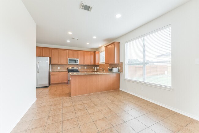 Building Photo - 5418 Lilac Grove Ln