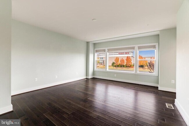 Building Photo - 44752 Tiverton Sq