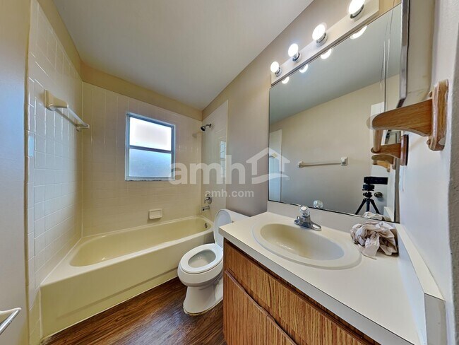 Building Photo - 837 Greenbelt Cir