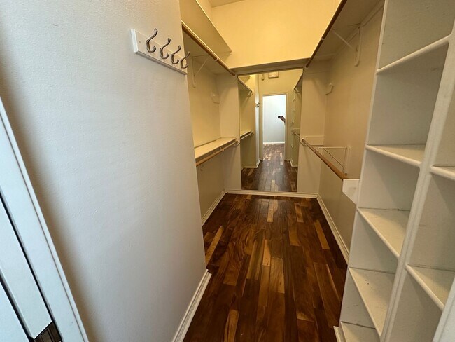 Building Photo - 3934 Hanover Pl