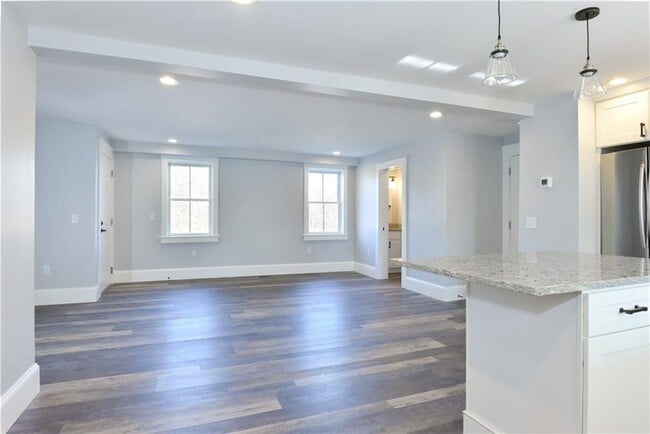 Building Photo - 6 Maple Lake Farm Rd