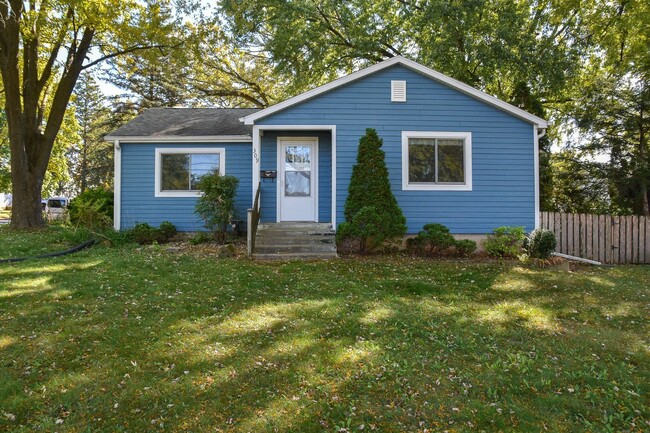 Primary Photo - Charming 3-Bedroom Home For Lease As Early...