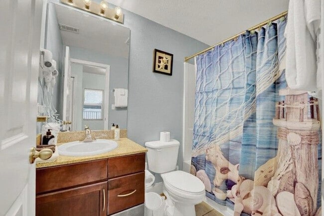 Building Photo - 9800 S Thomas Dr