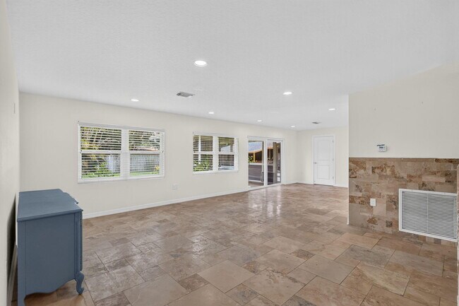 Building Photo - 1125 41st Ave