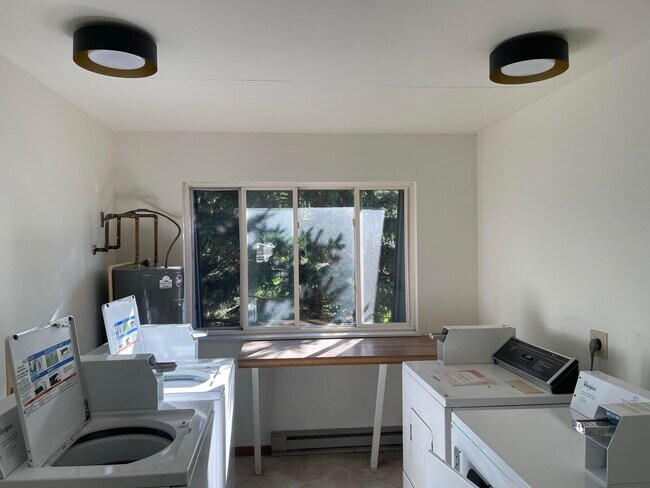 Building Photo - 104 Weber St