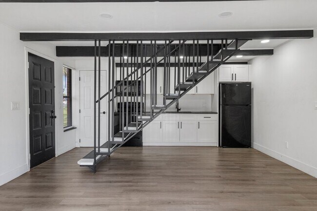 Building Photo - 4414 Overlook Dr