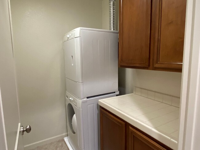 Building Photo - Somersett Reno Home - Walking Trails and t...