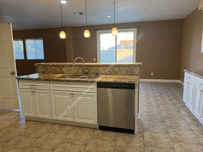 Building Photo - 44262 Maria Cir