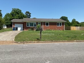 Building Photo - 104 Camellia Dr