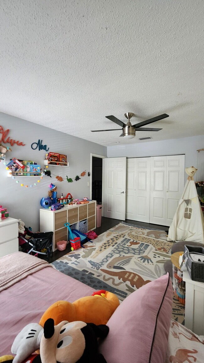 Building Photo - 4952 Sheridan St