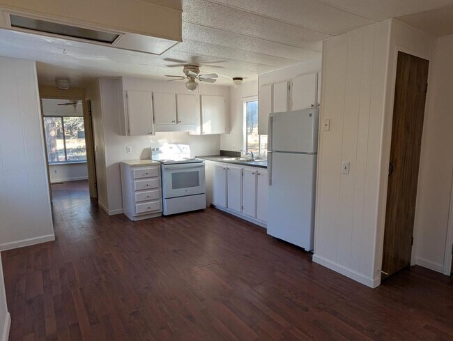 Building Photo - 18528 Henwas Loop