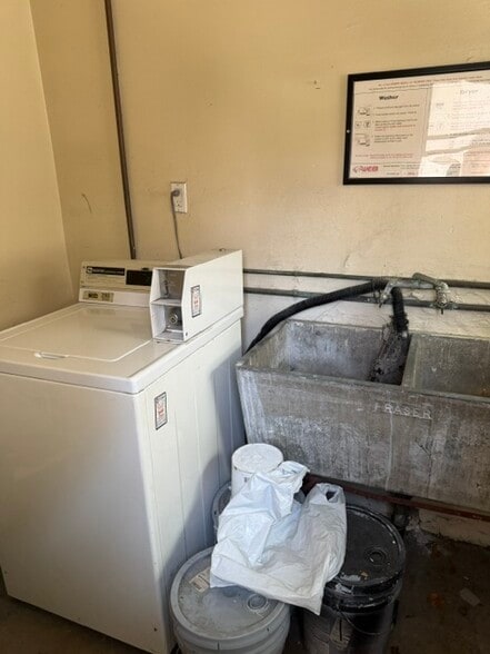 SHARED LAUNDRY ROOM - 219 W Acacia Ave