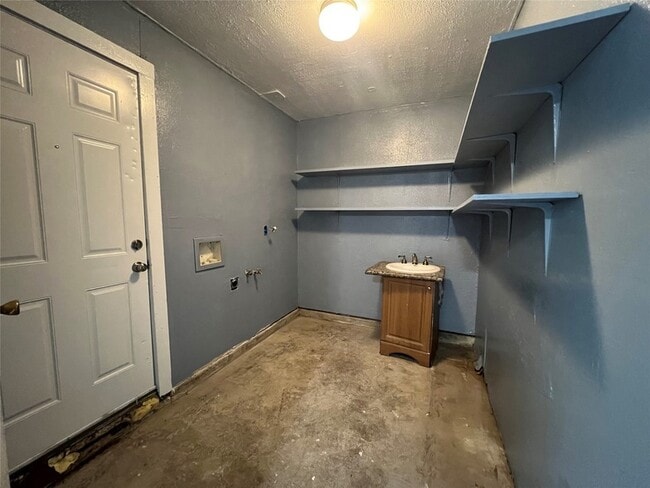Building Photo - 4716 Dorsey St