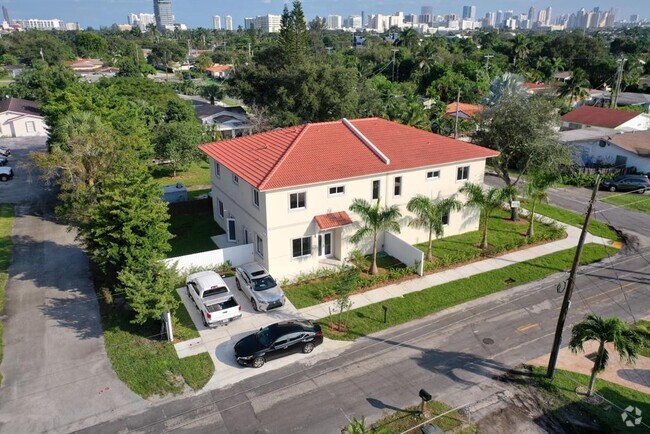 Building Photo - 785 SW 7th Ave