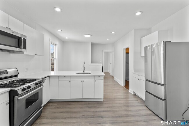 Building Photo - 394 Gregory St