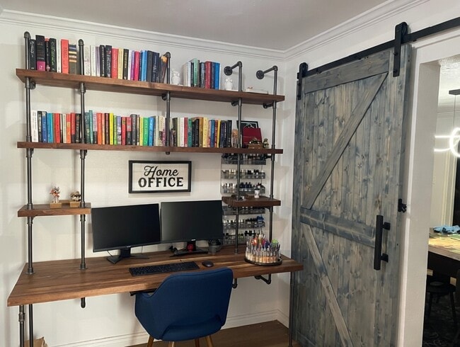 Building Photo - 221 Hyta St