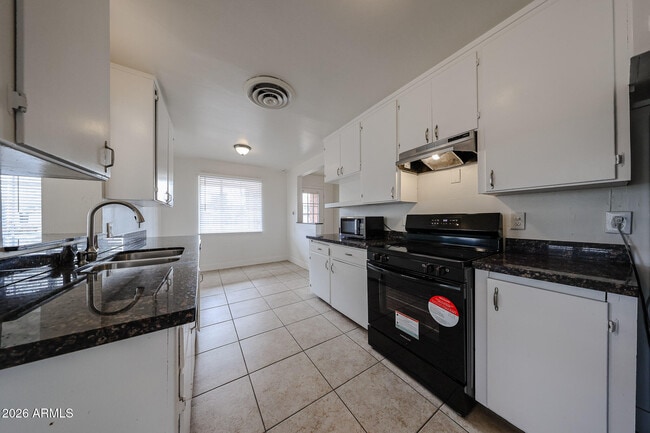 Building Photo - 2340 W Osborn Rd