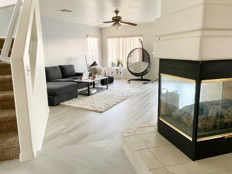 Building Photo - 929 Plantain Lily Ave