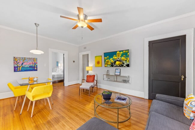 Building Photo - 800 Magnolia Ave