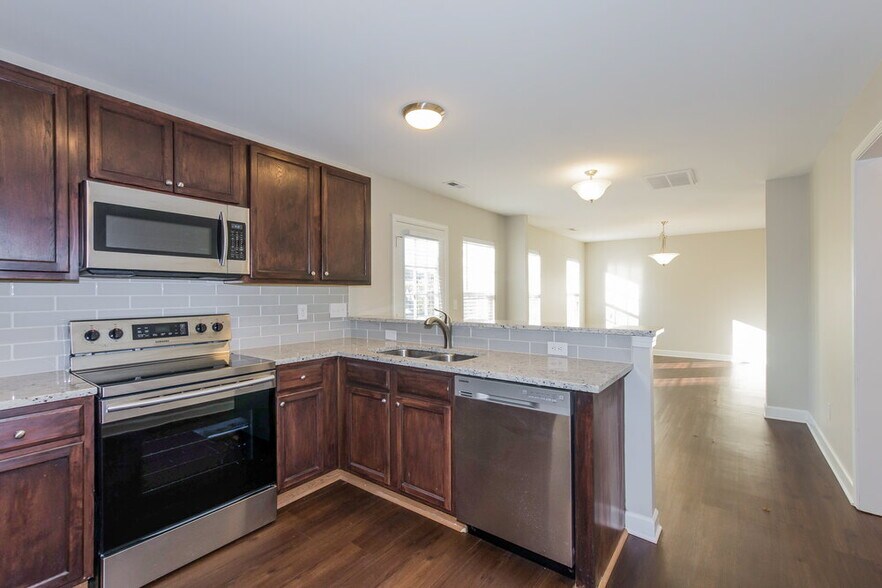 Building Photo - 1041 Ramsgate Dr SW